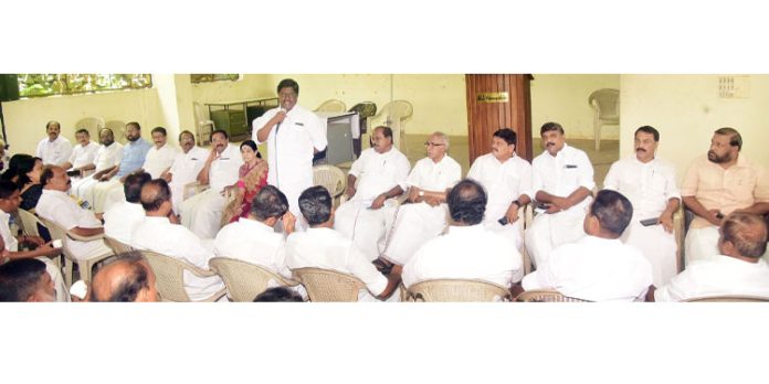 കോണ്ഗ്രസ് നേതാക്കള്ക്കെതിരായ കേസ് പിണറായിയുടെ അഴിമതിയില് നിന്നും ശ്രദ്ധ തിരിക്കാന് : അഡ്വ. എം.എം നസീര് കോണ്ഗ്രസ് നേതാക്കള്ക്കെതിരായ കേസ് പിണറായിയുടെ അഴിമതിയില് നിന്നും ശ്രദ്ധ തിരിക്കാന് : അഡ്വ. എം.എം നസീര്