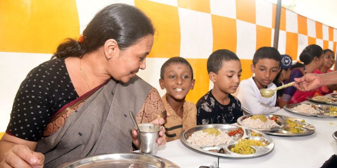 വാഴമുട്ടം യു പി സ്കൂളിന് പുതിയ കെട്ടിടം സാധ്യമാക്കും : മന്ത്രി വീണാ ജോര്ജ് വാഴമുട്ടം യു പി സ്കൂളിന് പുതിയ കെട്ടിടം സാധ്യമാക്കും : മന്ത്രി വീണാ ജോര്ജ്