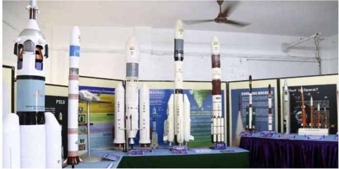 വൈക്കം സെന്റ് സേവ്യേഴ്സ് കോളജിൽ സംഘടിപ്പിച്ച ഏകദിനശിൽപശാല ഉദ്ഘാടനം ചെയ്ത് ഐ.എസ്.ആർ.ഒ. ചെയർമാൻ എസ്. സോമനാഥ് വൈക്കം സെന്റ് സേവ്യേഴ്സ് കോളജിൽ സംഘടിപ്പിച്ച ഏകദിനശിൽപശാല ഉദ്ഘാടനം ചെയ്ത് ഐ.എസ്.ആർ.ഒ. ചെയർമാൻ എസ്. സോമനാഥ്