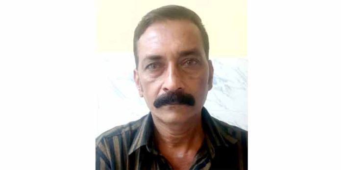 ദേവസ്വം ഭണ്ഡാരത്തിൽ നിന്നും സ്വർണ്ണക്കിഴി മോഷ്ടിച്ച ദേവസ്വം ജീവനക്കാരനെ വിജിലൻസ് പിടികൂടി ദേവസ്വം ഭണ്ഡാരത്തിൽ നിന്നും സ്വർണ്ണക്കിഴി മോഷ്ടിച്ച ദേവസ്വം ജീവനക്കാരനെ വിജിലൻസ് പിടികൂടി