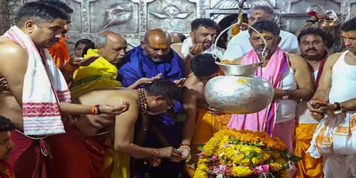 ഹിന്ദുത്വവും ക്ഷേത്രങ്ങളും ദൈവങ്ങളും ബിജെപിയുടെ സ്വകാര്യ സ്വത്തല്ല : ഡികെ ശിവകുമാര് ഹിന്ദുത്വവും ക്ഷേത്രങ്ങളും ദൈവങ്ങളും ബിജെപിയുടെ സ്വകാര്യ സ്വത്തല്ല : ഡികെ ശിവകുമാര്