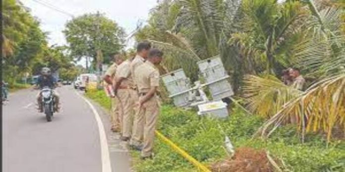 കാറിടിച്ച് എ.ഐ ക്യാമറയുടെ തൂൺ തകർന്ന സംഭവം ; അന്വേഷണം ഊർജിതമാക്കി പോലീസ് കാറിടിച്ച് എ.ഐ ക്യാമറയുടെ തൂൺ തകർന്ന സംഭവം ; അന്വേഷണം ഊർജിതമാക്കി പോലീസ്
