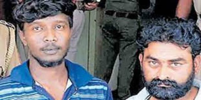ഭാര്യയെ കൊല്ലാൻ ക്വട്ടേഷൻ, കോടതിക്കു മുന്നിൽ കാറിടിപ്പിച്ചു ; ഭർത്താവും കാർ ഡ്രൈവറും അറസ്റ്റിൽ ഭാര്യയെ കൊല്ലാൻ ക്വട്ടേഷൻ, കോടതിക്കു മുന്നിൽ കാറിടിപ്പിച്ചു ; ഭർത്താവും കാർ ഡ്രൈവറും അറസ്റ്റിൽ