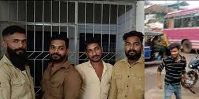 ഗതാഗതക്കുരുക്ക് ; ചോദ്യം ചെയ്ത ഹോം ഗാർഡിന് ക്രൂര മർദ്ദനം, ബസ് ജീവനക്കാർ പിടിയിൽ ഗതാഗതക്കുരുക്ക് ; ചോദ്യം ചെയ്ത ഹോം ഗാർഡിന് ക്രൂര മർദ്ദനം, ബസ് ജീവനക്കാർ പിടിയിൽ