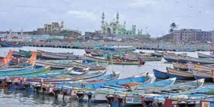 ഇന്ന് അര്ധരാത്രി മുതല് ട്രോളിങ് നിരോധനം ; പ്രധാന തുറമുഖങ്ങളെല്ലാം അടച്ചിടും ഇന്ന് അര്ധരാത്രി മുതല് ട്രോളിങ് നിരോധനം ; പ്രധാന തുറമുഖങ്ങളെല്ലാം അടച്ചിടും