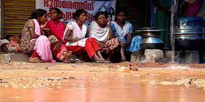 ഭൂമി ആവശ്യപ്പെട്ട് ആദിവാസി കുടുംബങ്ങളുടെ സമരം അമ്പതാം ദിവസത്തില് ഭൂമി ആവശ്യപ്പെട്ട് ആദിവാസി കുടുംബങ്ങളുടെ സമരം അമ്പതാം ദിവസത്തില്
