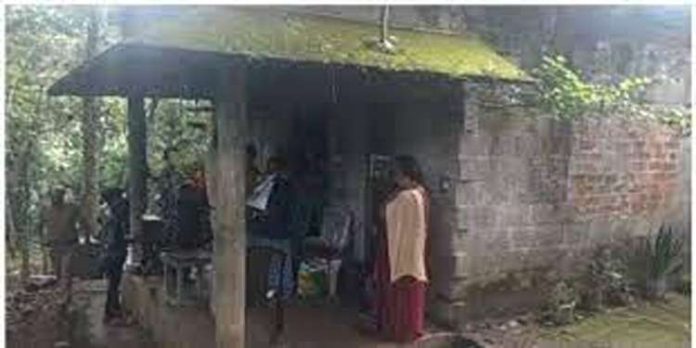 പന്നിപ്പടക്കം പൊട്ടിത്തെറിച്ച് യുവതിക്ക് ഗുരുതരപരിക്ക്; കൈപ്പത്തി അറ്റു, കണ്ണിന്റെ കാഴ്ച ശക്തി നഷ്ടപ്പെട്ടു പന്നിപ്പടക്കം പൊട്ടിത്തെറിച്ച് യുവതിക്ക് ഗുരുതരപരിക്ക്; കൈപ്പത്തി അറ്റു, കണ്ണിന്റെ കാഴ്ച ശക്തി നഷ്ടപ്പെട്ടു