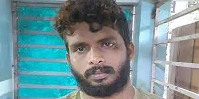 മുക്കുപണ്ടക്കേസ് പ്രതികളെ കണ്ട് സംശയം; പുറത്ത് വന്നത് വമ്പന് തട്ടിപ്പ് മുക്കുപണ്ടക്കേസ് പ്രതികളെ കണ്ട് സംശയം; പുറത്ത് വന്നത് വമ്പന് തട്ടിപ്പ്