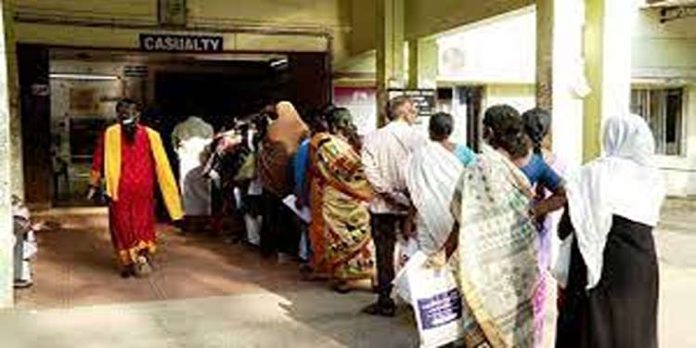 സംസ്ഥാനത്ത് പനി ബാധിതരുടെ എണ്ണത്തിൽ വർധനവ് തന്നെ ; ഇന്നലെ മാത്രം ചികിത്സക്കെത്തിയത് 13,257 പേരെന്ന് കണക്ക് സംസ്ഥാനത്ത് പനി ബാധിതരുടെ എണ്ണത്തിൽ വർധനവ് തന്നെ ; ഇന്നലെ മാത്രം ചികിത്സക്കെത്തിയത് 13,257 പേരെന്ന് കണക്ക്