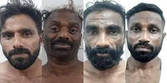 കോഴിക്കോട് ബീച്ചില് കുട്ടിക്ക് നേരെ ലൈംഗികാതിക്രമം ; ക്വട്ടേഷന് നേതാവ് നൈനൂക്കും സംഘവും പിടിയില് കോഴിക്കോട് ബീച്ചില് കുട്ടിക്ക് നേരെ ലൈംഗികാതിക്രമം ; ക്വട്ടേഷന് നേതാവ് നൈനൂക്കും സംഘവും പിടിയില്