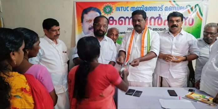 യൂണിയൻ തിരിച്ചറിയൽ കാർഡ് വിതരണ ഉദ്ഘാടനം നടത്തി യൂണിയൻ തിരിച്ചറിയൽ കാർഡ് വിതരണ ഉദ്ഘാടനം നടത്തി