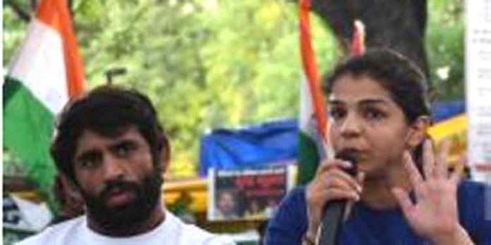 ഓരോ ദിവസവും കടന്ന് പോകുന്നത് കടുത്ത മാനസിക സമ്മര്ദ്ദത്തിലൂടെ – ഏഷ്യന് ഗെയിംസിനില്ലെന്ന് സാക്ഷി മാലിക്ക് ഓരോ ദിവസവും കടന്ന് പോകുന്നത് കടുത്ത മാനസിക സമ്മര്ദ്ദത്തിലൂടെ – ഏഷ്യന് ഗെയിംസിനില്ലെന്ന് സാക്ഷി മാലിക്ക്