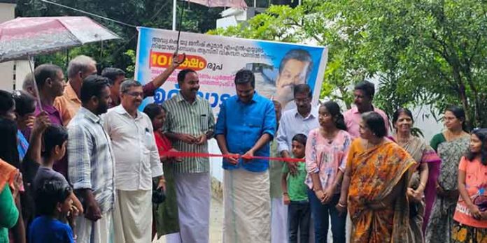 അരുവാപ്പുലം പഞ്ചായത്തിലെ നിർമ്മാണം പൂർത്തീകരിച്ച രണ്ട് റോഡുകളുടെ ഉദ്ഘാടനം അഡ്വ. കെ. യു ജനീഷ് കുമാർ എംഎൽഎ നിർവഹിച്ചു അരുവാപ്പുലം പഞ്ചായത്തിലെ നിർമ്മാണം പൂർത്തീകരിച്ച രണ്ട് റോഡുകളുടെ ഉദ്ഘാടനം അഡ്വ. കെ. യു ജനീഷ് കുമാർ എംഎൽഎ നിർവഹിച്ചു