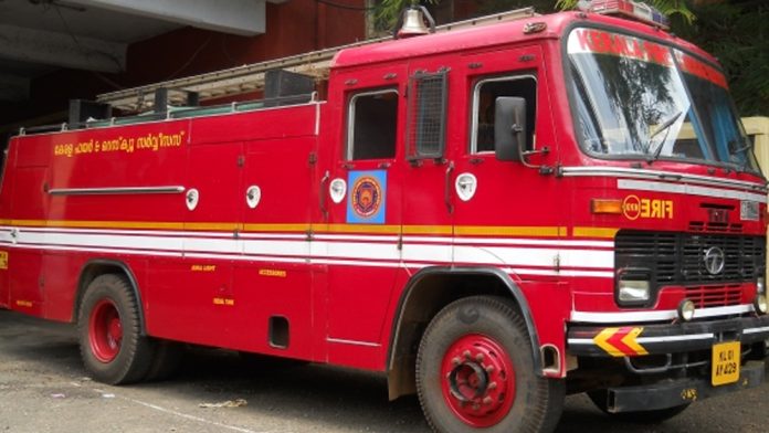 കാൽ വഴുതി കിണറ്റിൽ വീണയാളെ അഗ്നിശമന രക്ഷാസേന രക്ഷപെടുത്തി കാൽ വഴുതി കിണറ്റിൽ വീണയാളെ അഗ്നിശമന രക്ഷാസേന രക്ഷപെടുത്തി