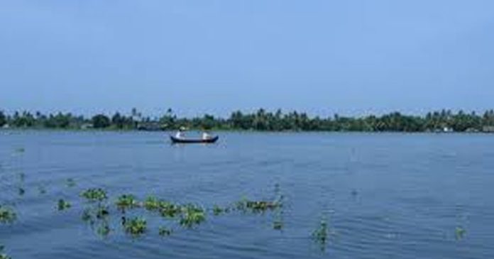 മീൻ പിടിക്കാൻ പോയ മത്സ്യത്തൊഴിലാളിയെ കായലിൽ കാണാതായി മീൻ പിടിക്കാൻ പോയ മത്സ്യത്തൊഴിലാളിയെ കായലിൽ കാണാതായി