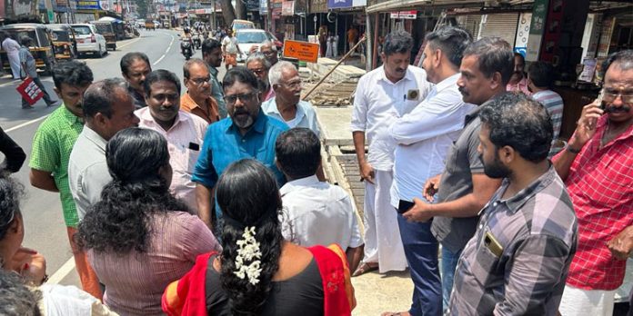 പന്തളം ടൗണിലെ ഓട നിര്മാണം : പരാതി പരിഹരിക്കും – ഡെപ്യൂട്ടി സ്പീക്കര് പന്തളം ടൗണിലെ ഓട നിര്മാണം : പരാതി പരിഹരിക്കും – ഡെപ്യൂട്ടി സ്പീക്കര്