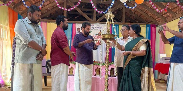 പന്തളം തെക്കേക്കര ഗ്രാമപഞ്ചായത്ത്തല സ്കൂള് പ്രവേശനോത്സവം നടത്തി പന്തളം തെക്കേക്കര ഗ്രാമപഞ്ചായത്ത്തല സ്കൂള് പ്രവേശനോത്സവം നടത്തി