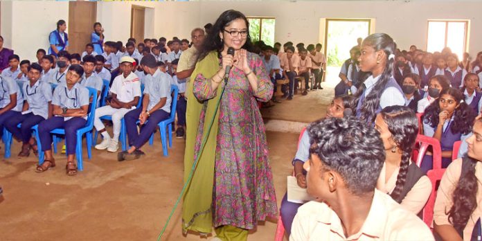 വിശാല ലോകത്തെ തിരിച്ചറിയാന് വ്യാപ്തിയോടെയുള്ള വായന വേണം : ജില്ലാ കളക്ടര് വിശാല ലോകത്തെ തിരിച്ചറിയാന് വ്യാപ്തിയോടെയുള്ള വായന വേണം : ജില്ലാ കളക്ടര്