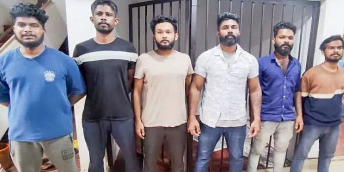 ചേര്ത്തലയിൽ ഗുണ്ടാ ആക്രമണം ; ആറ് യുവാക്കൾ പിടിയിൽ ചേര്ത്തലയിൽ ഗുണ്ടാ ആക്രമണം ; ആറ് യുവാക്കൾ പിടിയിൽ