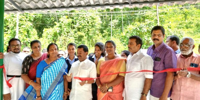ബസ് കാത്തിരിപ്പ് കേന്ദ്രങ്ങളുടെ ഉദ്ഘാടനം നിര്വഹിച്ചു ബസ് കാത്തിരിപ്പ് കേന്ദ്രങ്ങളുടെ ഉദ്ഘാടനം നിര്വഹിച്ചു