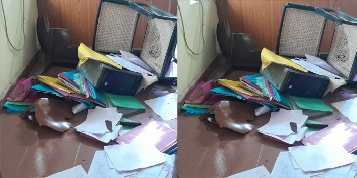 സിഡിഎസ് ഓഫീസ് അടിച്ചു തകര്ത്ത സംഭവം ; പഞ്ചായത്ത് അംഗത്തിനെതിരെ കേസ് സിഡിഎസ് ഓഫീസ് അടിച്ചു തകര്ത്ത സംഭവം ; പഞ്ചായത്ത് അംഗത്തിനെതിരെ കേസ്