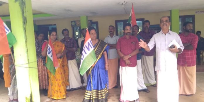 പ്ലാന്റേഷൻ കോർപ്പറേഷൻ ചന്ദനപ്പള്ളി എസ്റ്റേറ്റ് ഓഫീസിനു മുമ്പിൽ ധർണ്ണ നടത്തി ഐ.എൻ.റ്റി.യു.സി പ്ലാന്റേഷൻ കോർപ്പറേഷൻ ചന്ദനപ്പള്ളി എസ്റ്റേറ്റ് ഓഫീസിനു മുമ്പിൽ ധർണ്ണ നടത്തി ഐ.എൻ.റ്റി.യു.സി