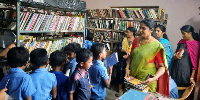 എൽ പി സ്കൂൾ വിദ്യാർഥികൾ കോന്നി ലൈബ്രറി സന്ദർശിച്ചു എൽ പി സ്കൂൾ വിദ്യാർഥികൾ കോന്നി ലൈബ്രറി സന്ദർശിച്ചു