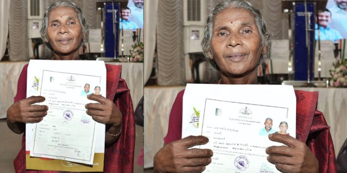 സന്തോഷത്താല് വിതുമ്പി ഭാരതി സന്തോഷത്താല് വിതുമ്പി ഭാരതി