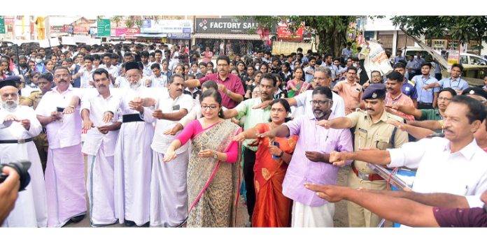 ലഹരി മാഫിയയ്ക്ക് എതിരെ കര്ശനമായ നടപടി സ്വീകരിക്കും : ഡെപ്യൂട്ടി സ്പീക്കര് ചിറ്റയം ഗോപകുമാര് ലഹരി മാഫിയയ്ക്ക് എതിരെ കര്ശനമായ നടപടി സ്വീകരിക്കും : ഡെപ്യൂട്ടി സ്പീക്കര് ചിറ്റയം ഗോപകുമാര്