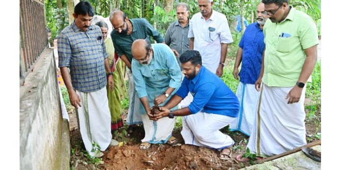 ലോക പരിസ്ഥിതിദിനത്തില് വൃക്ഷത്തൈ നട്ടു ലോക പരിസ്ഥിതിദിനത്തില് വൃക്ഷത്തൈ നട്ടു