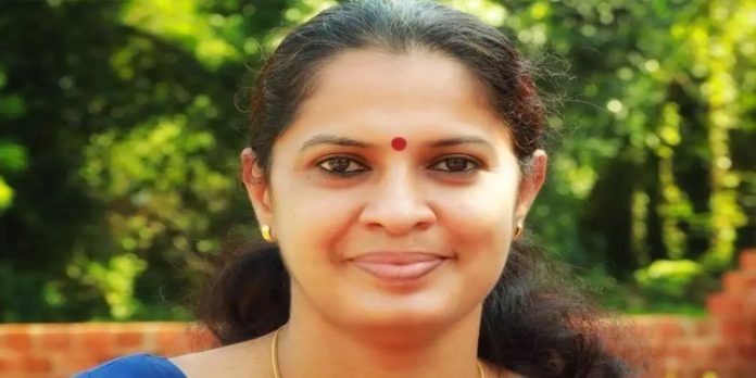 ഇവളെ ഓഫീസില് കയറി കുത്തി കൊന്നേനെ ; കണ്ണൂര് ജില്ലാ പഞ്ചായത്ത് പ്രസിഡന്റിനെതിരെ വധഭീഷണിയുമായി മൃഗസ്നേഹി ഇവളെ ഓഫീസില് കയറി കുത്തി കൊന്നേനെ ; കണ്ണൂര് ജില്ലാ പഞ്ചായത്ത് പ്രസിഡന്റിനെതിരെ വധഭീഷണിയുമായി മൃഗസ്നേഹി