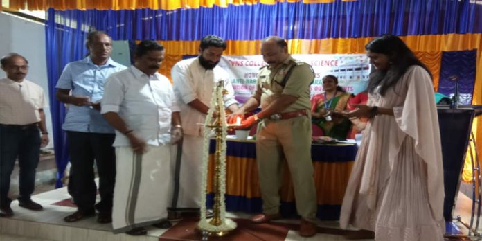 ലഹരി വിരുദ്ധ ബോധവല്ക്കരണ സെമിനാറും റാങ്ക് ജേതാക്കളെ ആദരിക്കലും ലഹരി വിരുദ്ധ ബോധവല്ക്കരണ സെമിനാറും റാങ്ക് ജേതാക്കളെ ആദരിക്കലും
