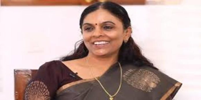 മികച്ച ആഭ്യന്തര മന്ത്രി കോടിയേരി , പോലീസിന് ഗ്യാലറിക്ക് വേണ്ടി കളിക്കാനാകില്ല ; ബി സന്ധ്യ മികച്ച ആഭ്യന്തര മന്ത്രി കോടിയേരി , പോലീസിന് ഗ്യാലറിക്ക് വേണ്ടി കളിക്കാനാകില്ല ; ബി സന്ധ്യ