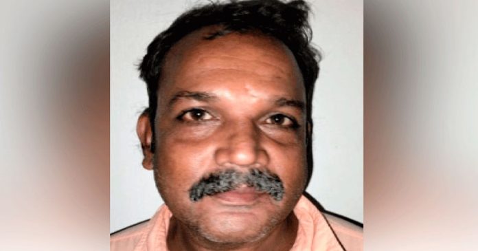 ബൈക്കിൽ കറങ്ങി നടന്ന് മദ്യവിൽപന ; യുവാവ് പിടിയിൽ ബൈക്കിൽ കറങ്ങി നടന്ന് മദ്യവിൽപന ; യുവാവ് പിടിയിൽ