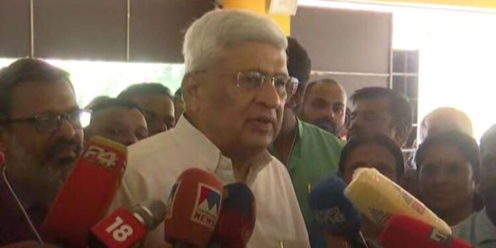 മാധ്യമ പ്രവര്ത്തകയ്ക്കെതിരെ കേസെടുത്ത സംഭവം ; കേസിന് കാരണം സര്ക്കാര് വിമര്ശനം അല്ല ; ന്യായീകരിച്ച് കാനത്തിന് പിന്നാലെ കാരാട്ടും മാധ്യമ പ്രവര്ത്തകയ്ക്കെതിരെ കേസെടുത്ത സംഭവം ; കേസിന് കാരണം സര്ക്കാര് വിമര്ശനം അല്ല ; ന്യായീകരിച്ച് കാനത്തിന് പിന്നാലെ കാരാട്ടും
