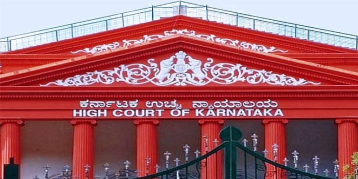 വിവാഹിതയായ സ്ത്രീക്ക് എങ്ങനെ വിവാഹ വാഗ്ദാനം നൽകി വഞ്ചിച്ചെന്ന് പറയാനാകും : ഹൈക്കോടതി വിവാഹിതയായ സ്ത്രീക്ക് എങ്ങനെ വിവാഹ വാഗ്ദാനം നൽകി വഞ്ചിച്ചെന്ന് പറയാനാകും : ഹൈക്കോടതി