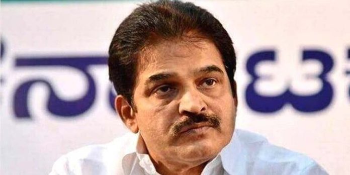 കെ സുരേന്ദ്രനെതിരെയുള്ള കേസിൽ എന്തുകൊണ്ട് സർക്കാർ മുന്നോട്ട് പോയില്ല : കെസി വേണുഗോപാൽ കെ സുരേന്ദ്രനെതിരെയുള്ള കേസിൽ എന്തുകൊണ്ട് സർക്കാർ മുന്നോട്ട് പോയില്ല : കെസി വേണുഗോപാൽ