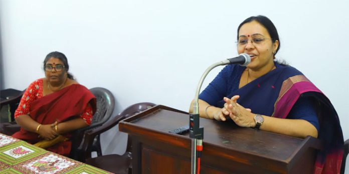 പനി ഉണ്ടായാല് നിര്ബന്ധമായും ഡോക്ടറുടെ സേവനം തേടണം : ആരോഗ്യമന്ത്രി വീണാ ജോര്ജ് പനി ഉണ്ടായാല് നിര്ബന്ധമായും ഡോക്ടറുടെ സേവനം തേടണം : ആരോഗ്യമന്ത്രി വീണാ ജോര്ജ്