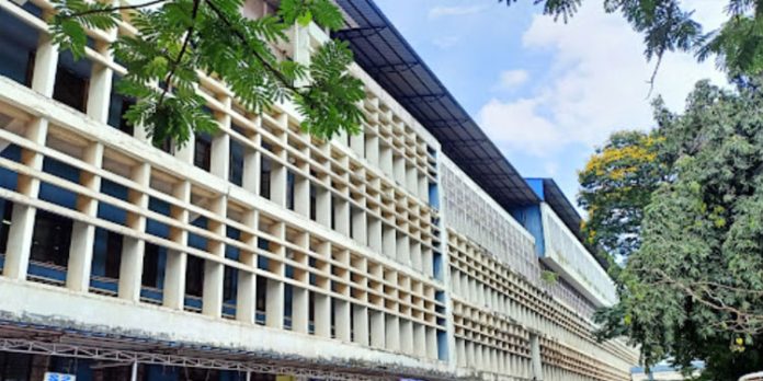വനിതാ ഡോക്ടറെ ആക്രമിക്കാന് ശ്രമം ; ബലാത്സംഗം ചെയ്യുമെന്ന് ഭീഷണി വനിതാ ഡോക്ടറെ ആക്രമിക്കാന് ശ്രമം ; ബലാത്സംഗം ചെയ്യുമെന്ന് ഭീഷണി