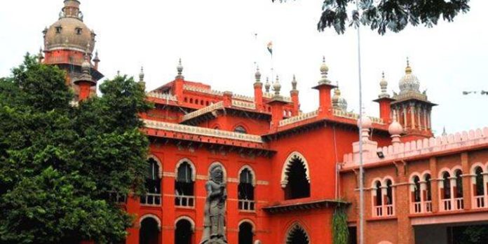 ഭർത്താവിന്റെ സ്വത്തിൽ വീട്ടമ്മക്ക് തുല്യാവകാശം, വീട്ടമ്മമാരുടെ അധ്വാനം അവഗണിക്കാനാകില്ല : മദ്രാസ് ഹൈക്കോടതി ഭർത്താവിന്റെ സ്വത്തിൽ വീട്ടമ്മക്ക് തുല്യാവകാശം, വീട്ടമ്മമാരുടെ അധ്വാനം അവഗണിക്കാനാകില്ല : മദ്രാസ് ഹൈക്കോടതി