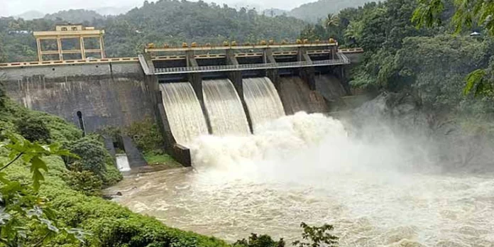 നെഞ്ചിടിപ്പില് കേരളം ; മഴ കനത്തതോടെ ഡാമുകള് തുറക്കുന്നു , വരുന്നത് പ്രളയമഴ , ഉരുൾപൊട്ടൽ , ജാഗ്രത നൽകി അധികൃതർ നെഞ്ചിടിപ്പില് കേരളം ; മഴ കനത്തതോടെ ഡാമുകള് തുറക്കുന്നു , വരുന്നത് പ്രളയമഴ , ഉരുൾപൊട്ടൽ , ജാഗ്രത നൽകി അധികൃതർ