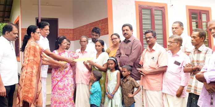 ഡോ. എം. എസ്. സുനിലിന്റെ 288-മത് സ്നേഹഭവനം വിധവയായ രജനിയുടെ ആറംഗ കുടുംബത്തിന് ഡോ. എം. എസ്. സുനിലിന്റെ 288-മത് സ്നേഹഭവനം വിധവയായ രജനിയുടെ ആറംഗ കുടുംബത്തിന്
