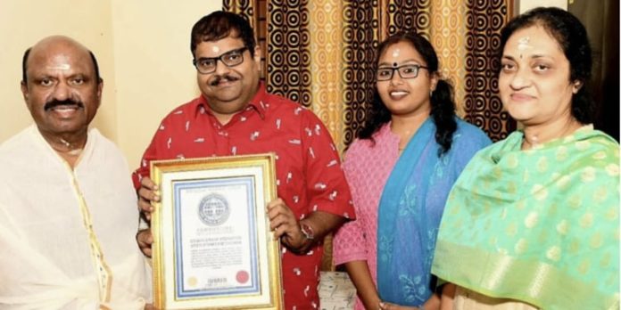 നവമാധ്യമ കഥാകഥനം ; ഹരീഷ് ആർ നമ്പൂതിരിപ്പാടിന് യൂണിവേഴ്സൽ റെക്കോർഡ് സമ്മാനിച്ച് ഗവർണർ നവമാധ്യമ കഥാകഥനം ; ഹരീഷ് ആർ നമ്പൂതിരിപ്പാടിന് യൂണിവേഴ്സൽ റെക്കോർഡ് സമ്മാനിച്ച് ഗവർണർ