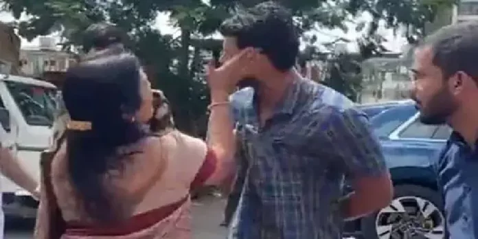 യുവ എഞ്ചിനിയറെ നടുറോഡിൽവച്ച് മുഖത്തടിച്ച് മഹാരാഷ്ട്രയിലെ വനിതാ എംഎല്എ യുവ എഞ്ചിനിയറെ നടുറോഡിൽവച്ച് മുഖത്തടിച്ച് മഹാരാഷ്ട്രയിലെ വനിതാ എംഎല്എ