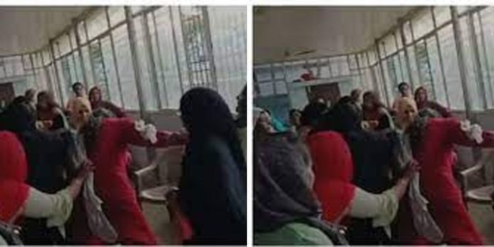കുടുംബശ്രീ അംഗങ്ങൾ തമ്മിൽ ചേരിതിരിഞ്ഞ് കൂട്ടയടി ; പോലീസില് പരാതി നല്കി ഇരുവിഭാഗവും കുടുംബശ്രീ അംഗങ്ങൾ തമ്മിൽ ചേരിതിരിഞ്ഞ് കൂട്ടയടി ; പോലീസില് പരാതി നല്കി ഇരുവിഭാഗവും