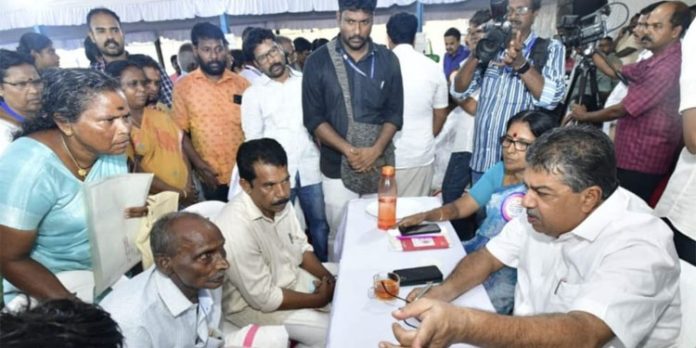 കുട്ടനാട് താലൂക്ക് തല പരാതി പരിഹാര അദാലത്ത് ; ഓൺലൈനായി ലഭിച്ച 315 പരാതികളിൽ 234 എണ്ണം തീർപ്പാക്കി കുട്ടനാട് താലൂക്ക് തല പരാതി പരിഹാര അദാലത്ത് ; ഓൺലൈനായി ലഭിച്ച 315 പരാതികളിൽ 234 എണ്ണം തീർപ്പാക്കി