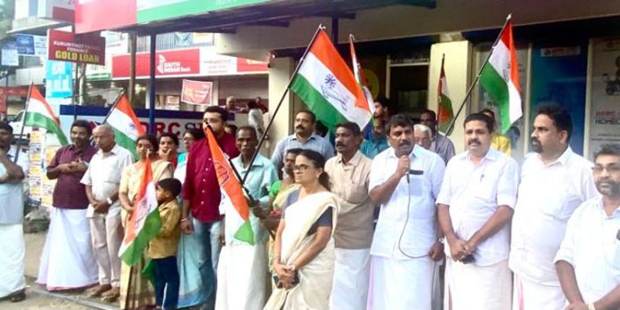 കോൺഗ്രസ് പ്രകടനവും യോഗവും നടത്തി കോൺഗ്രസ് പ്രകടനവും യോഗവും നടത്തി