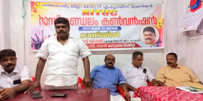 മണ്ണുമാന്തി യന്ത്രത്തിന്റെ ജീവനക്കാരോടുള്ള അധികൃതരുടെ നിക്ഷേധാത്മക നിലപാട് മാറ്റണം : എ.ഐ.ടി.യു.സി മണ്ണുമാന്തി യന്ത്രത്തിന്റെ ജീവനക്കാരോടുള്ള അധികൃതരുടെ നിക്ഷേധാത്മക നിലപാട് മാറ്റണം : എ.ഐ.ടി.യു.സി