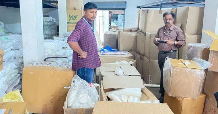 നിരോധിത പ്ലാസ്റ്റിക്ക് ശേഖരം പിടികൂടി ; പിഴ നിരോധിത പ്ലാസ്റ്റിക്ക് ശേഖരം പിടികൂടി ; പിഴ