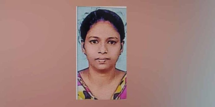 ഭക്ഷണം കൊടുക്കുന്നതിനിടെ തെരുവുനായ മാന്തി ; പേവിഷബാധയേറ്റ് യുവതിക്ക് ദാരുണാന്ത്യം ഭക്ഷണം കൊടുക്കുന്നതിനിടെ തെരുവുനായ മാന്തി ; പേവിഷബാധയേറ്റ് യുവതിക്ക് ദാരുണാന്ത്യം